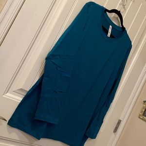 Lot of 2 Zenana Outfitters long sleeve T’s. XL NIP